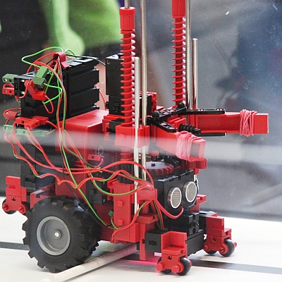 Abb.: RoboCup-Roboter aus fischertechnik (2014)
